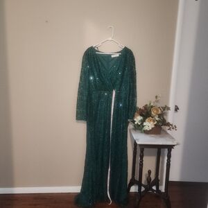 Mac Duggal Womens Embelished Lace And Sequence Long Sleeve Dress. Emerald Green